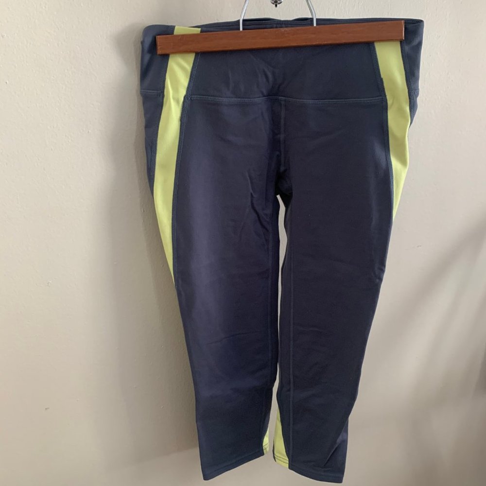 Like New Gap Body Fit Women's Capri Workout Pants